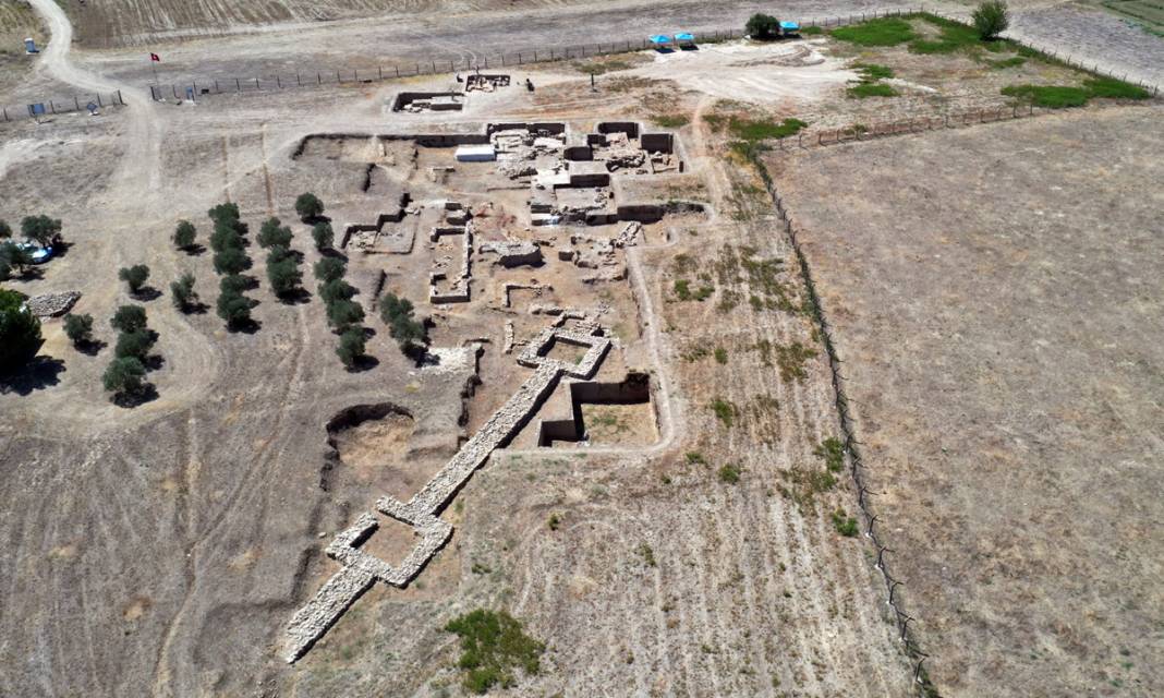 Tepecik Höyüğü'nde müthiş 'sürpriz': 14. yüzyılda saray ve mabet olarak kullanılıyordu 7