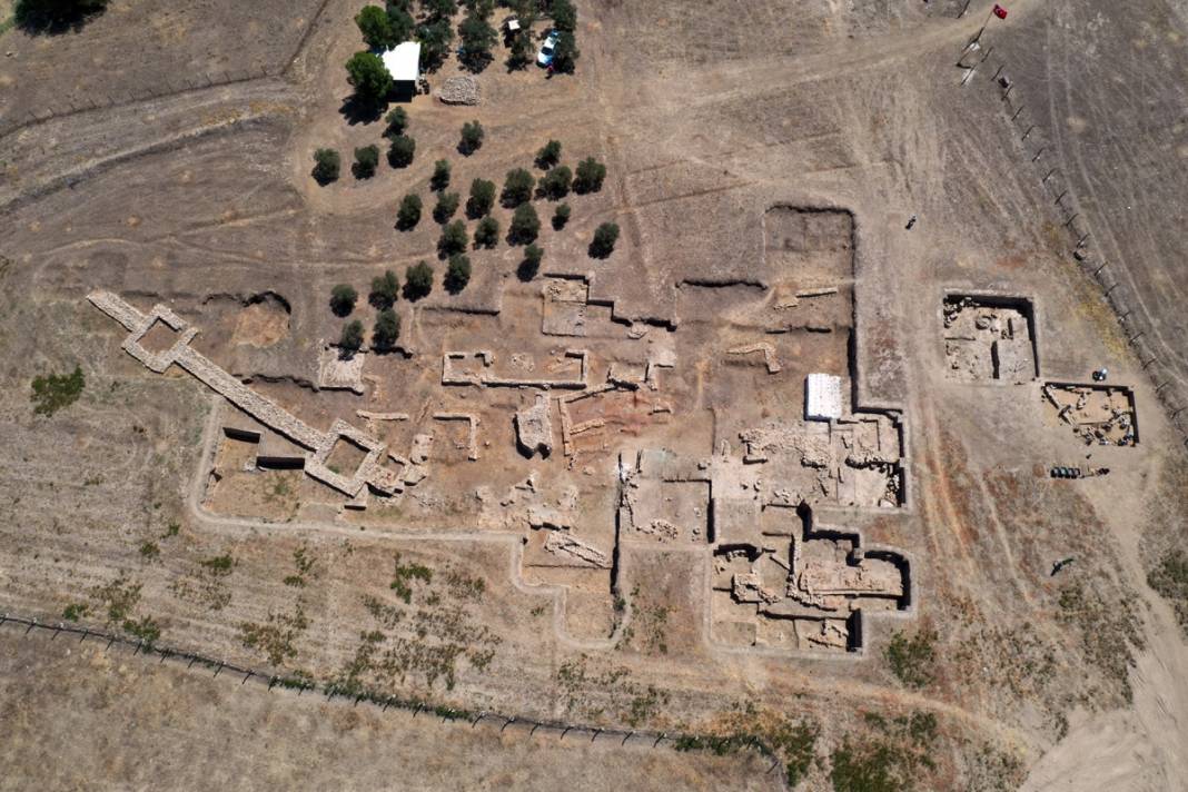Tepecik Höyüğü'nde müthiş 'sürpriz': 14. yüzyılda saray ve mabet olarak kullanılıyordu 3