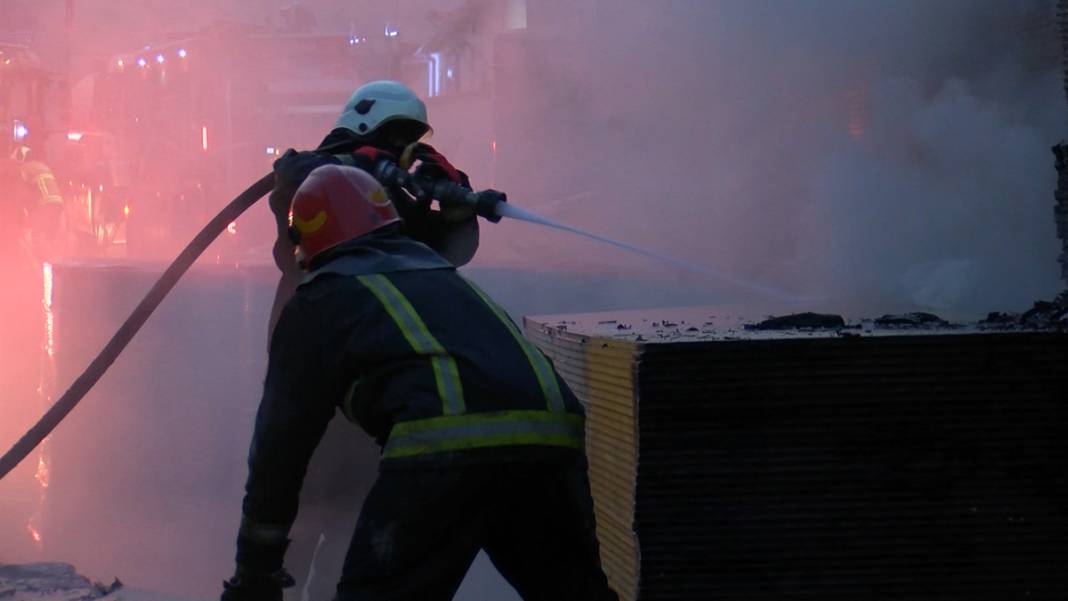 Bursa'da ısı yalıtım fabrikasında yangın 9