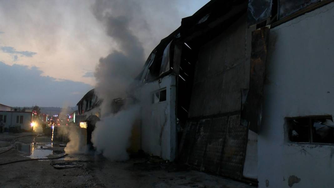 Bursa'da ısı yalıtım fabrikasında yangın 7