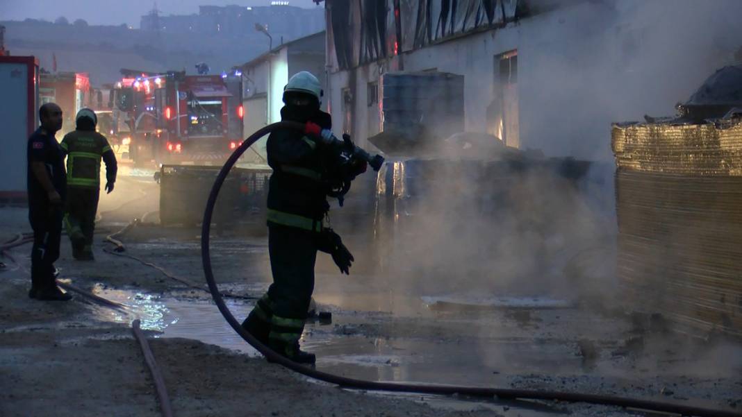 Bursa'da ısı yalıtım fabrikasında yangın 3