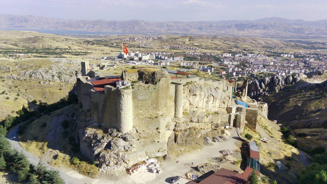 Harput Kalesi'nden bin yıllık saray mutfağı çıktı 1