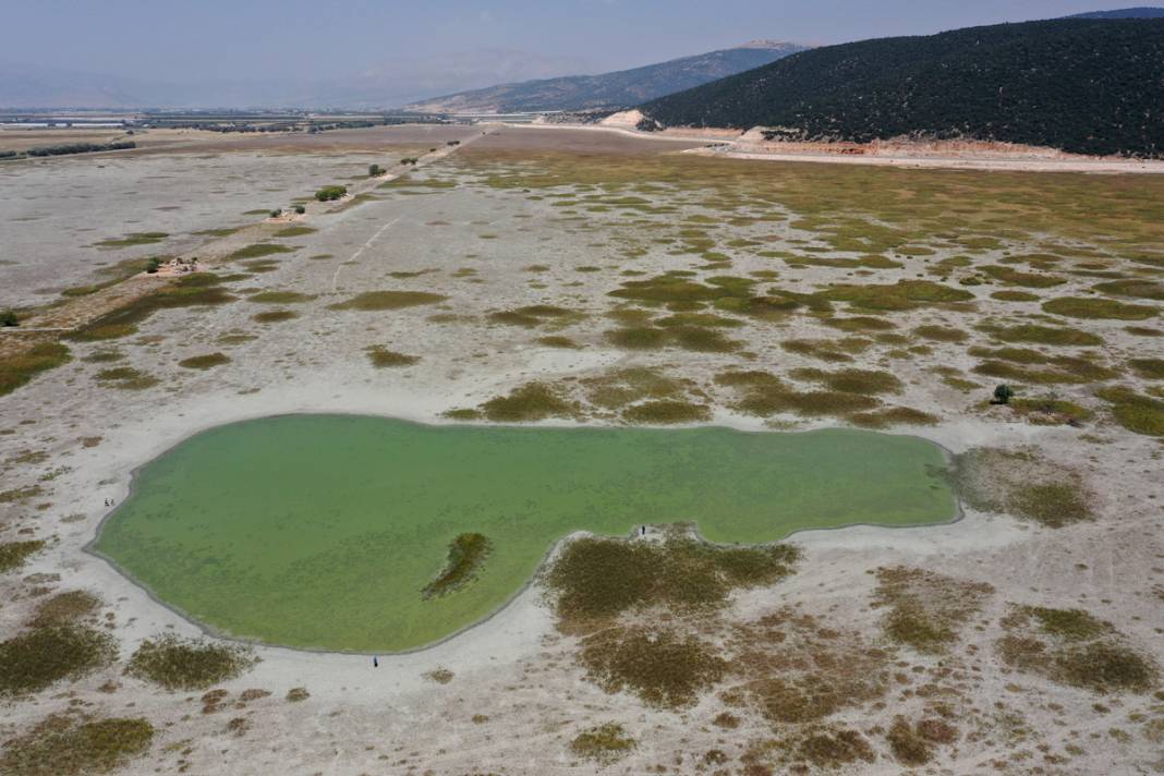 Bir göl daha yok oldu: Artık sürüler otlanıyor 11