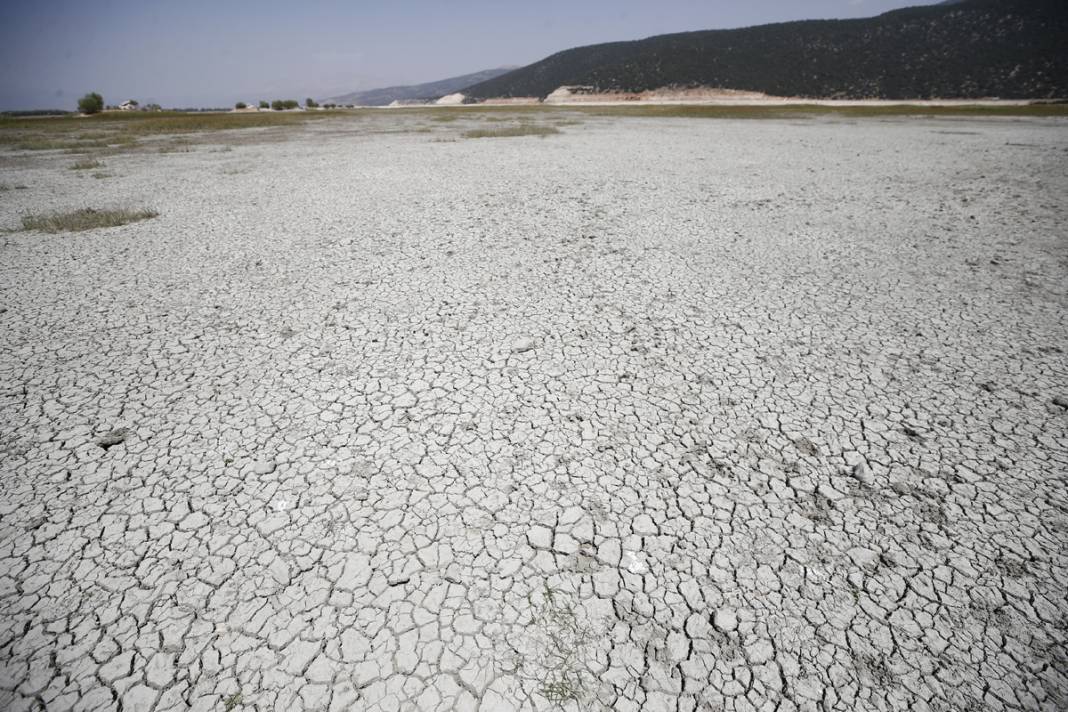 Bir göl daha yok oldu: Artık sürüler otlanıyor 5