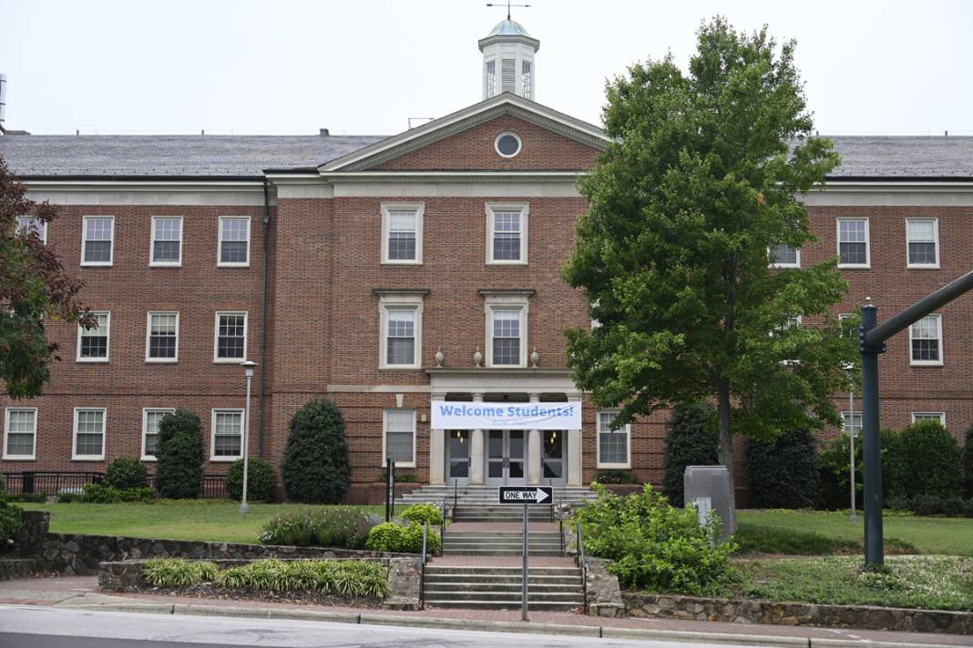 ABD'de üniversitedeki silahlı saldırıda 1 öğretim görevlisi hayatını kaybetti 6