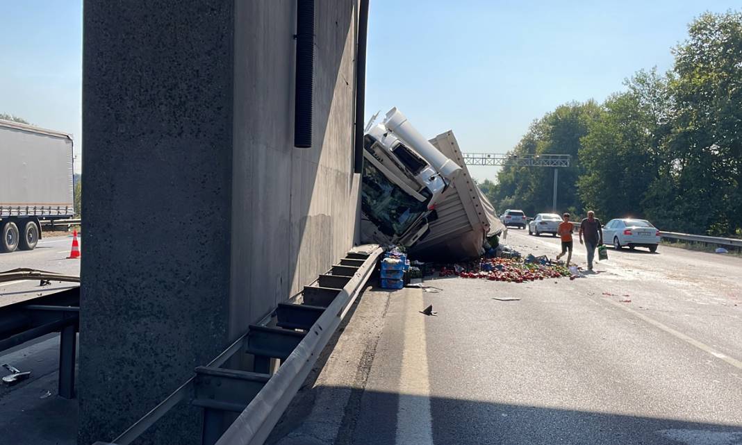 Anadolu Otoyolu'nda zincirleme kaza: Araçlar birbirine girdi, ulaşım aksadı 7