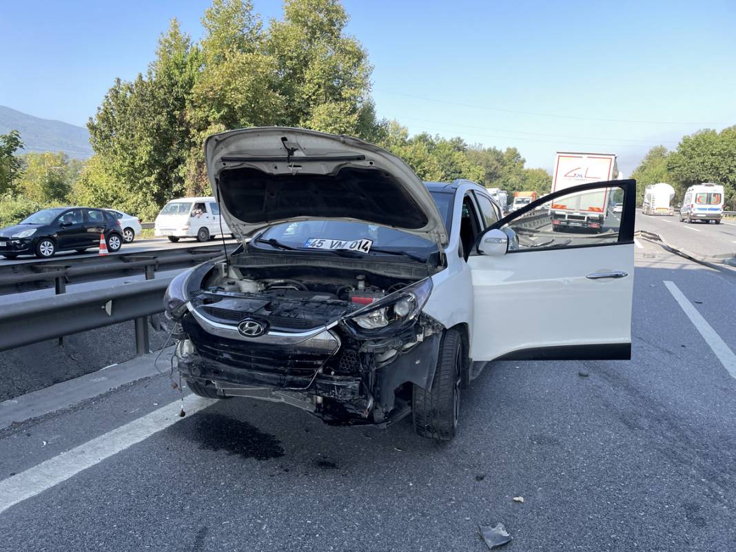 Anadolu Otoyolu'nda zincirleme kaza: Araçlar birbirine girdi, ulaşım aksadı 3