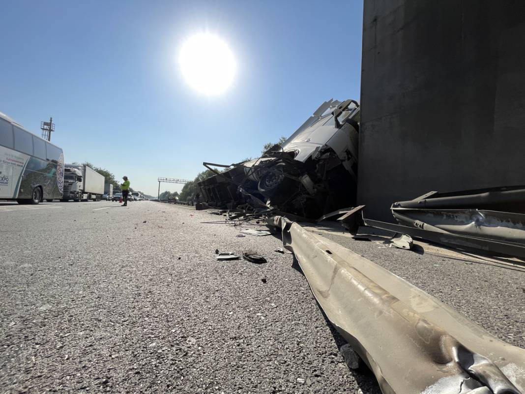 Anadolu Otoyolu'nda zincirleme kaza: Araçlar birbirine girdi, ulaşım aksadı 2