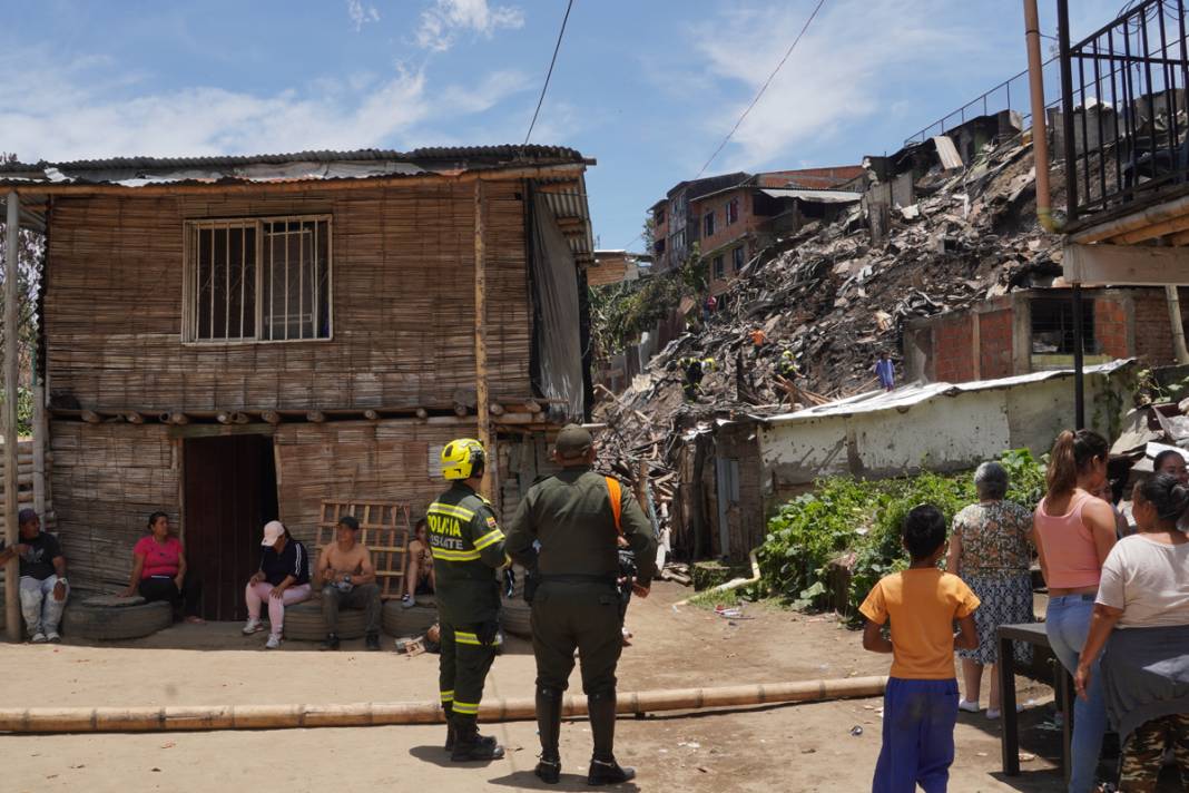 Kolombiya’da yangın dehşeti: 50’den fazla ev kül oldu 23