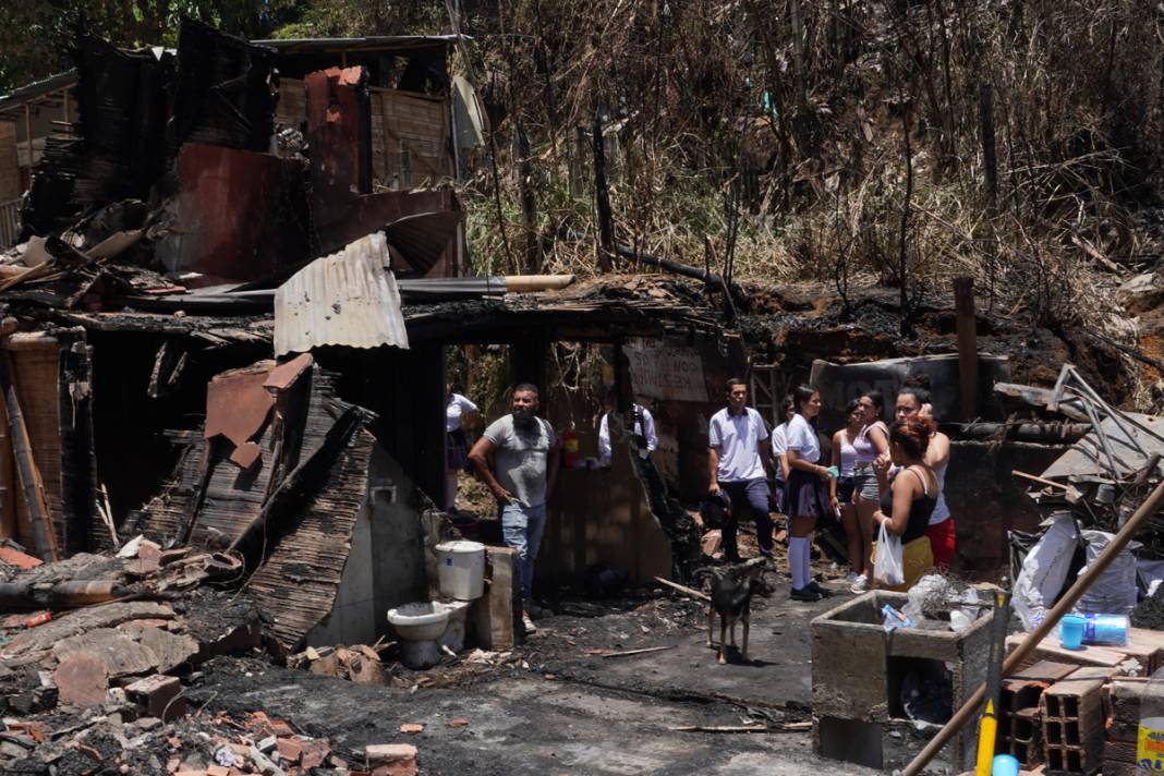 Kolombiya’da yangın dehşeti: 50’den fazla ev kül oldu 20