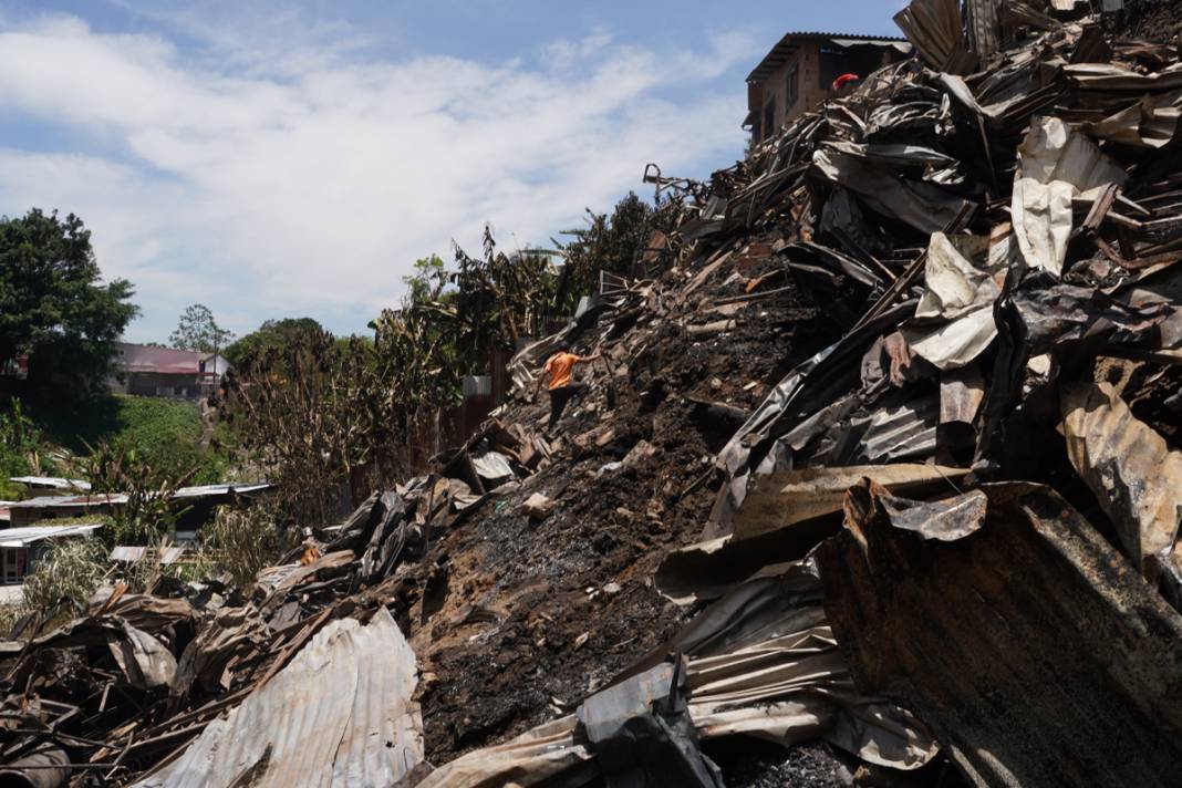 Kolombiya’da yangın dehşeti: 50’den fazla ev kül oldu 17
