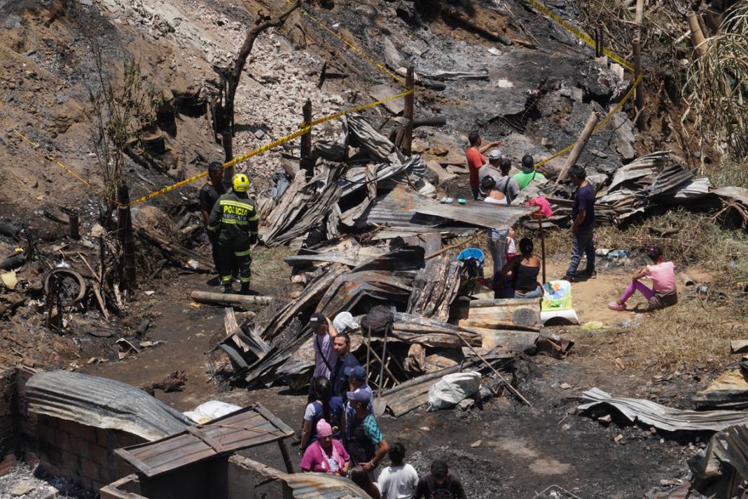 Kolombiya’da yangın dehşeti: 50’den fazla ev kül oldu 7