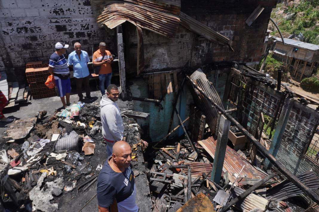 Kolombiya’da yangın dehşeti: 50’den fazla ev kül oldu 4