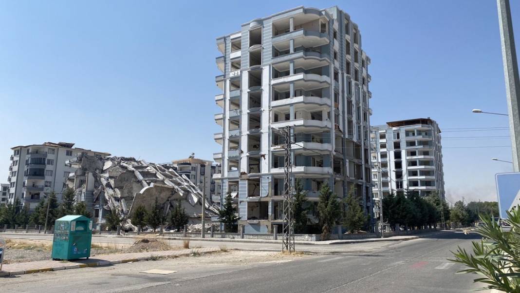 Depremin vurduğu Adıyaman'dan hüzünlendiren kareler: Hayalet şehre döndü 3