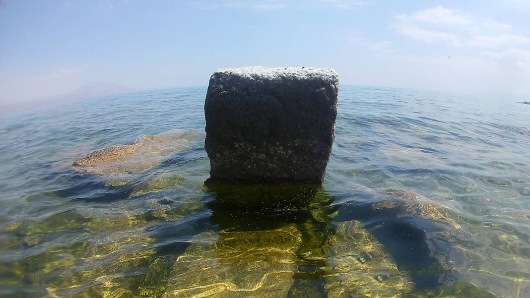 'Nuh tufanı burada oldu' Van Gölü'nde çözülmeyi bekleyen yeni gizem 21