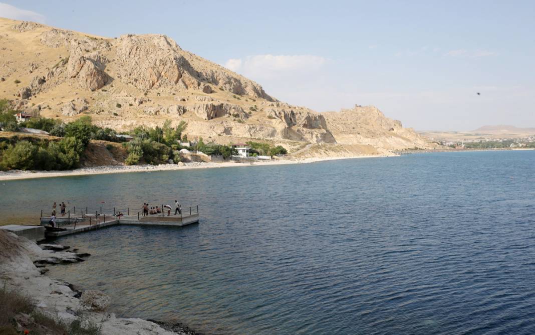 'Nuh tufanı burada oldu' Van Gölü'nde çözülmeyi bekleyen yeni gizem 15