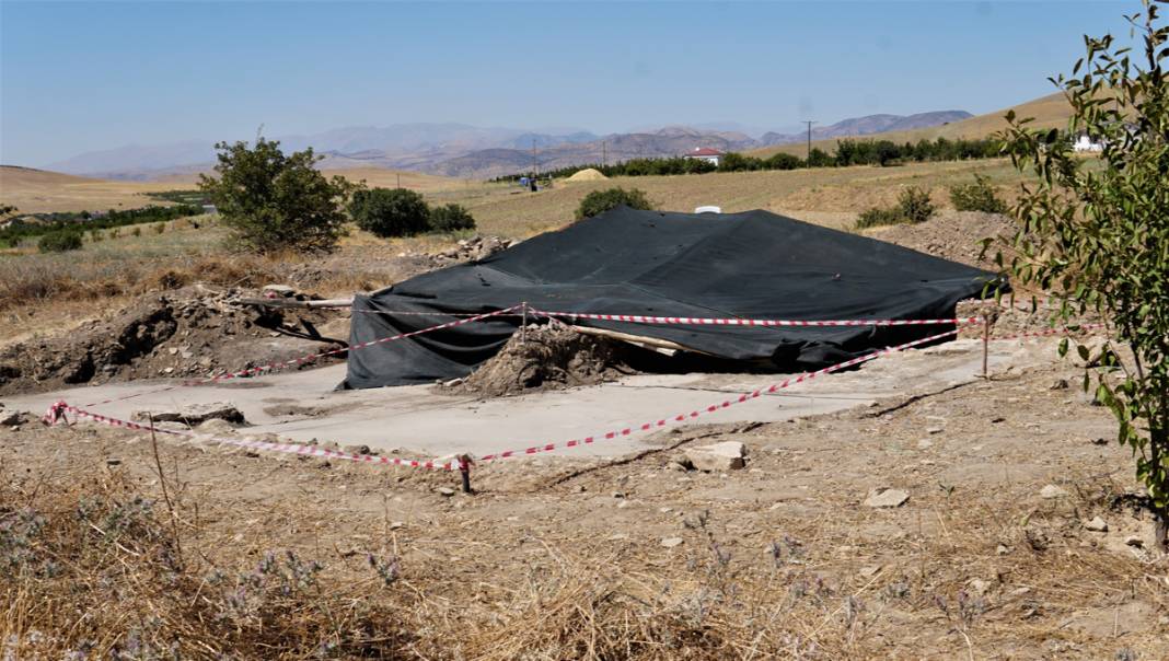 Tarlasını sürerken pulluğa takıldı, kazı çalışmaları başladı! Roma dönemine ait olabilir... 4