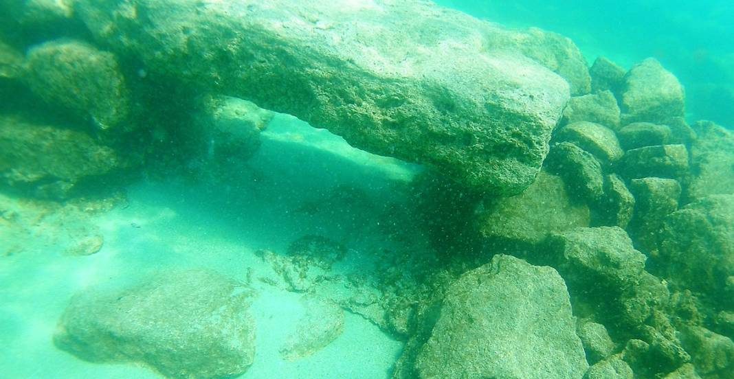 'Nuh tufanı burada oldu' Van Gölü'nde çözülmeyi bekleyen yeni gizem 6