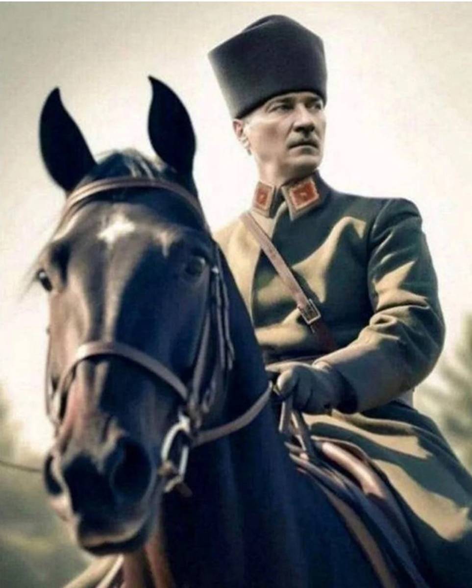 Ünlü isimlerden 30 Ağustos paylaşımları 5