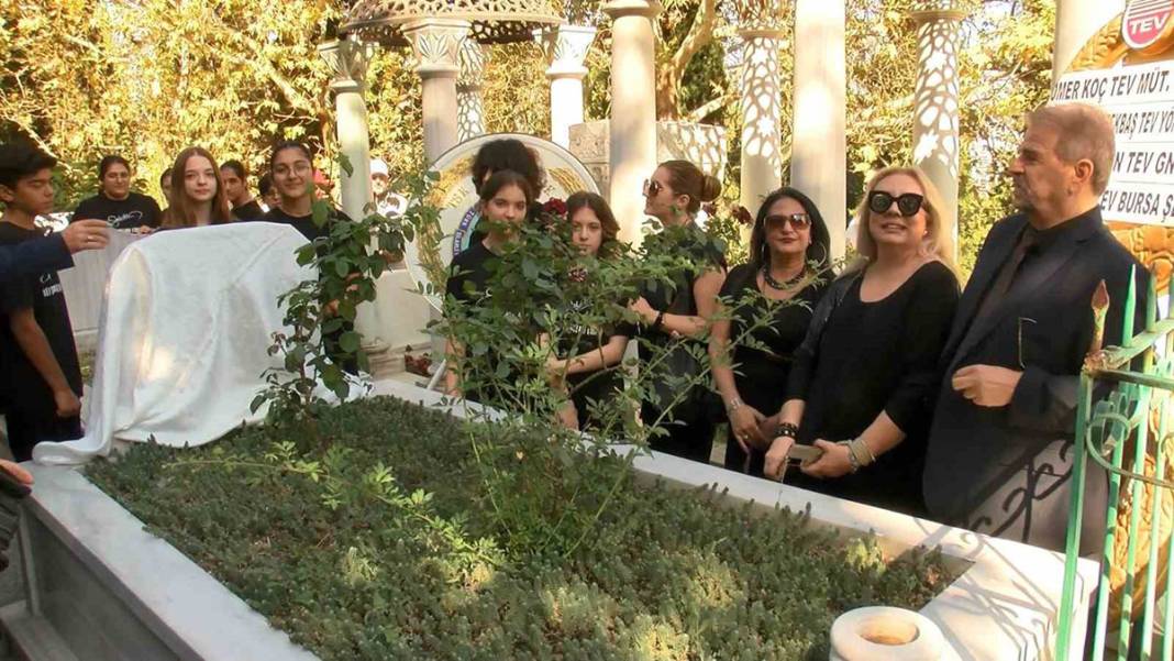 'Sanat Güneşi' vefatının yıldönümünde mezarında anıldı 5