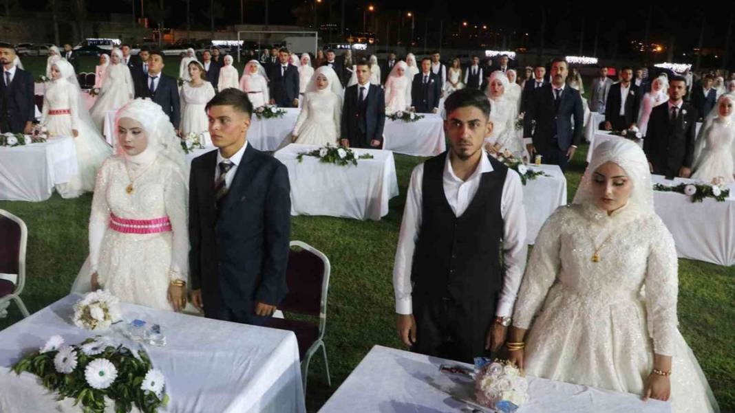 Depremzedelere toplu düğün töreni: 100 çift birden dünyaevine girdi 11