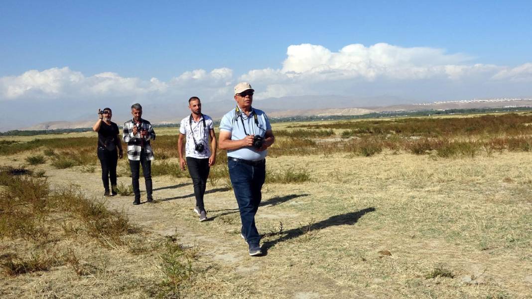 Kuraklık 30 yıl sonra günyüzüne çıkardı: Van Gölü'nde tarihi kale 10