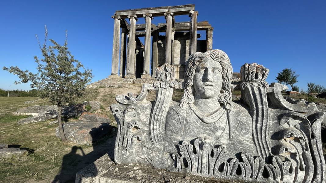 Kütahya'da 2 bin yıllık makyaj malzemeleri bulundu 4