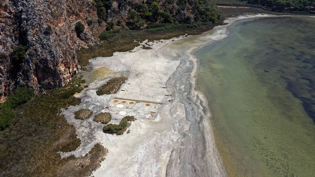 İztuzu'nda sular çekilince ortaya çıktı: Kaunos Antik Kenti'nde 2 bin yıllık tuz tesisi 12