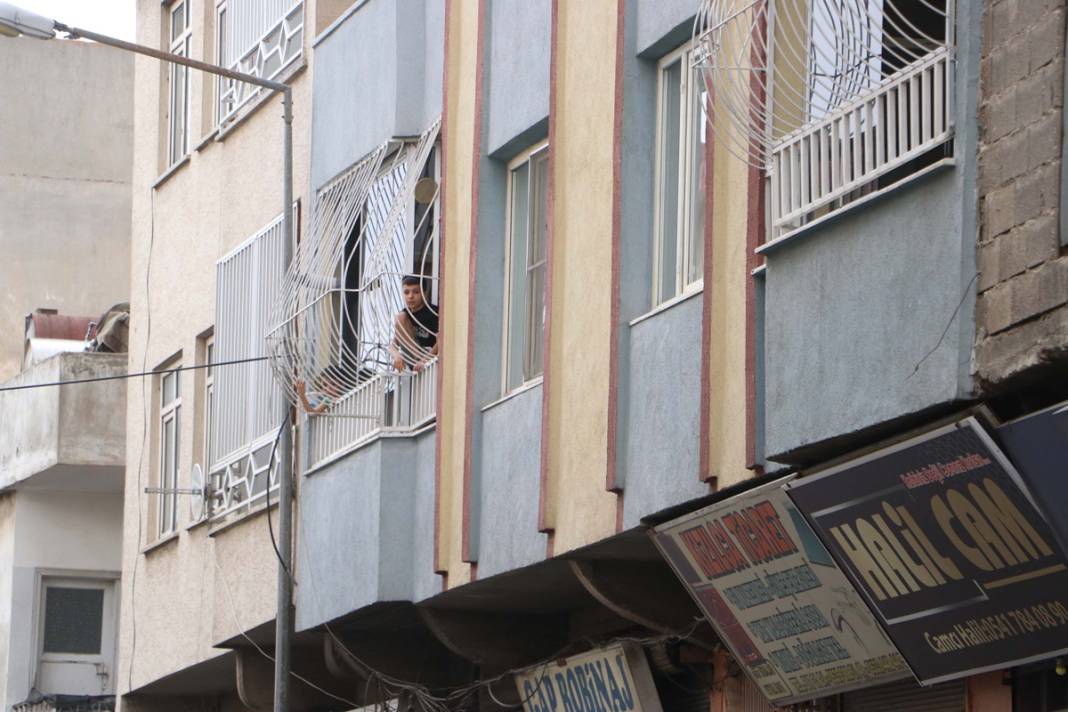 Evlerine polis, itfaiye, cenaze arabası bile geldi! 2 senedir her gün aynı saatte... 6