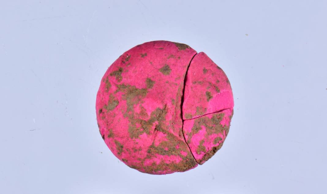 Kütahya'da 2 bin yıllık makyaj malzemeleri bulundu 8