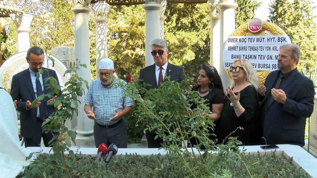 'Sanat Güneşi' vefatının yıldönümünde mezarında anıldı 8