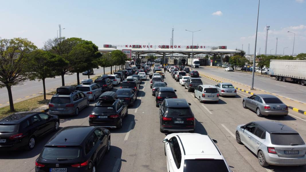 Gurbetçiler uçak biletlerini pahalı bulunca... Karadan ulaşımda rekor 7