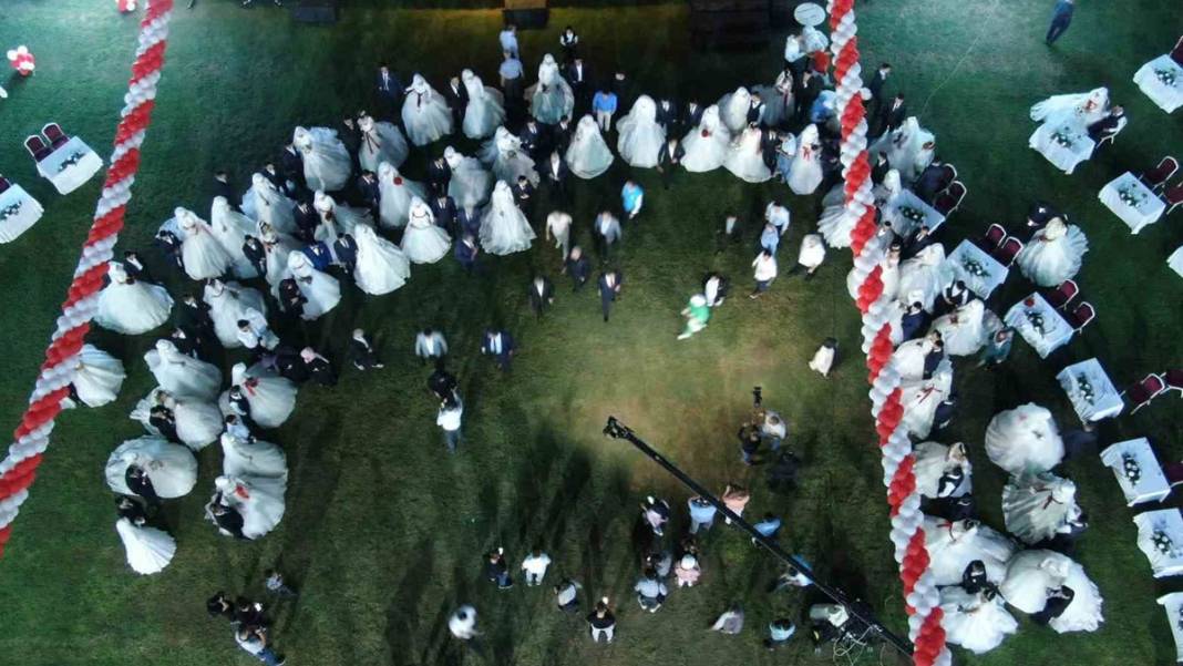 Depremzedelere toplu düğün töreni: 100 çift birden dünyaevine girdi 1