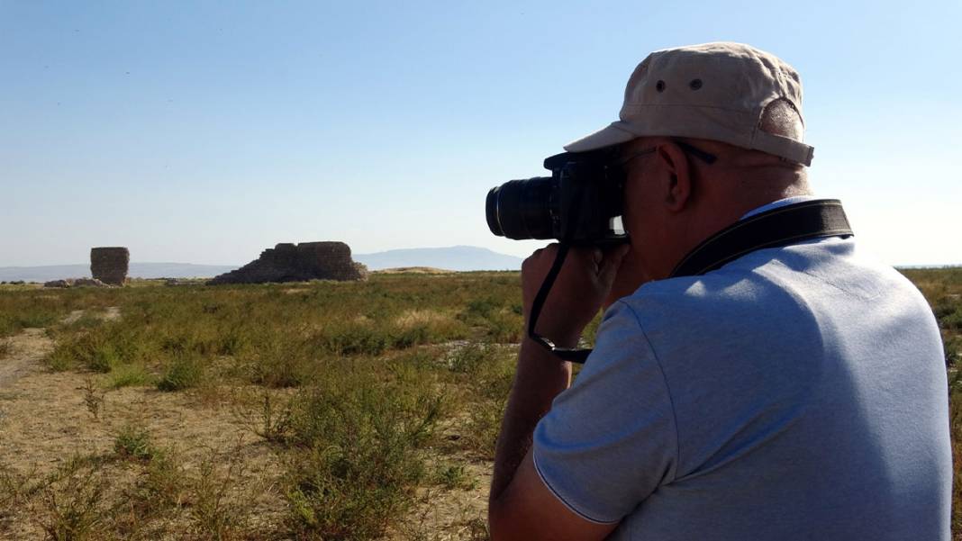 Kuraklık 30 yıl sonra günyüzüne çıkardı: Van Gölü'nde tarihi kale 4