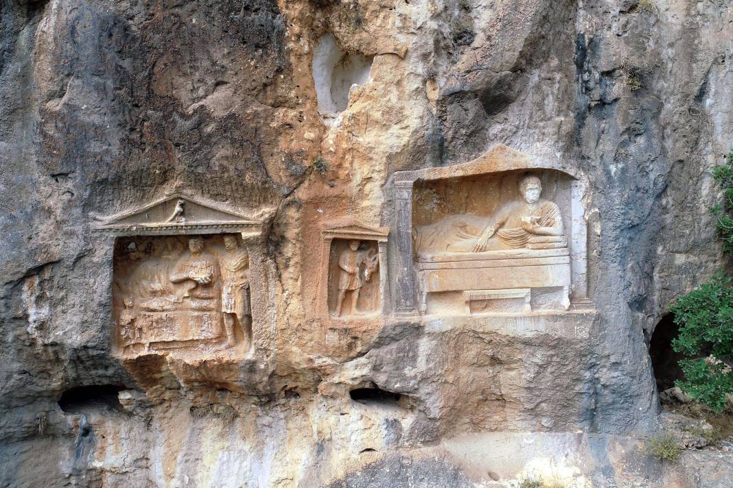 Definecilerin talanına uğrayan saklı hazine: Adamkayalar yok olma tehlikesiyle karşı karşıya 5