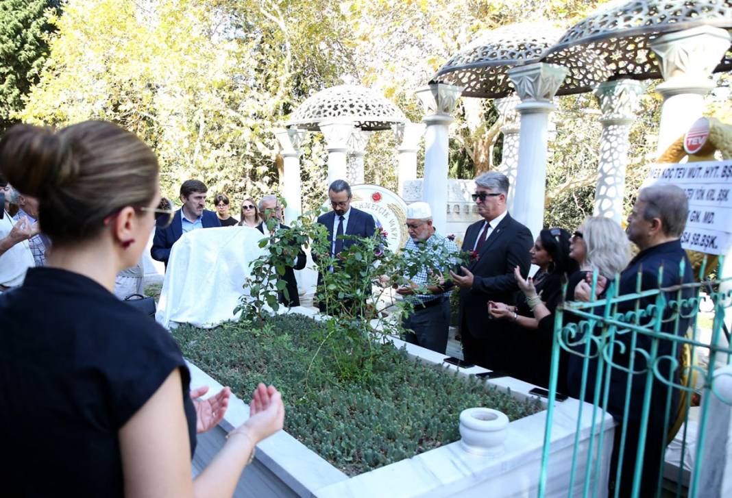'Sanat Güneşi' vefatının yıldönümünde mezarında anıldı 6