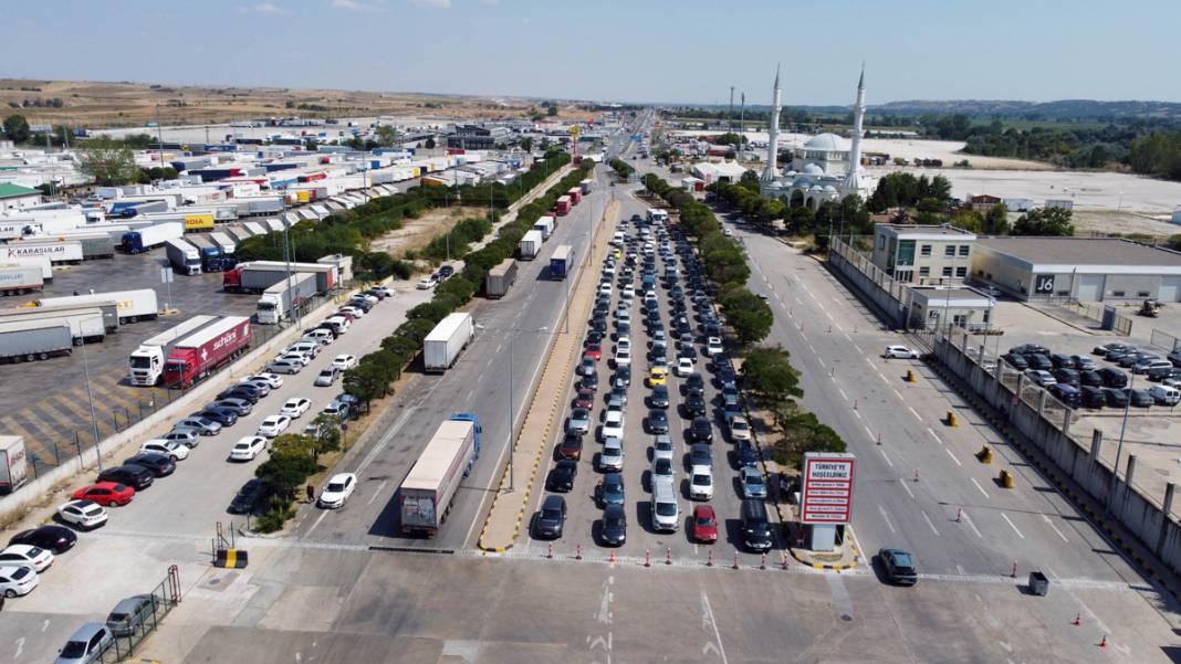 Gurbetçiler uçak biletlerini pahalı bulunca... Karadan ulaşımda rekor 4