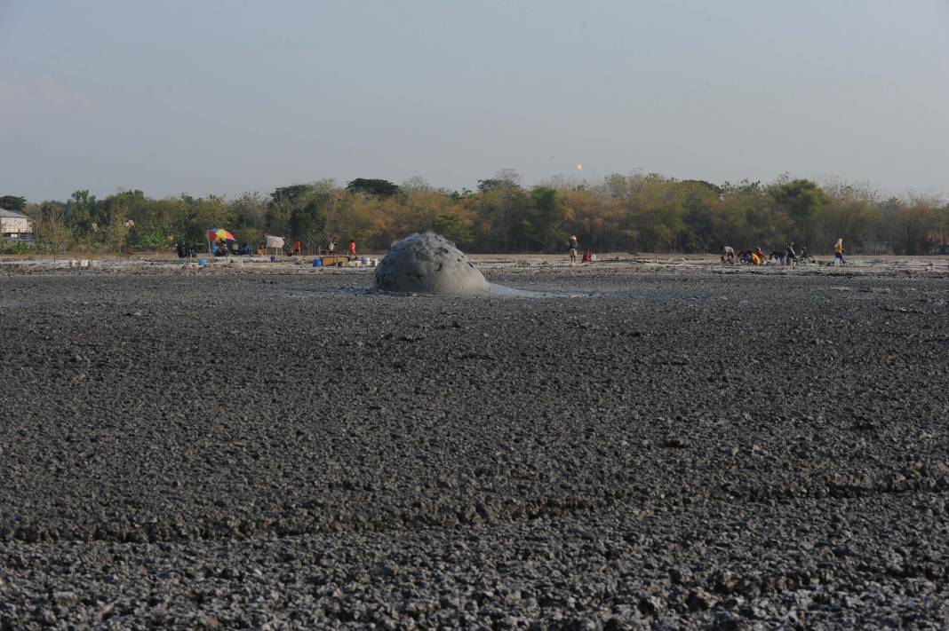 Endonezya'nın çamur volkanları: Her 2 dakikada bir patlıyor! 20