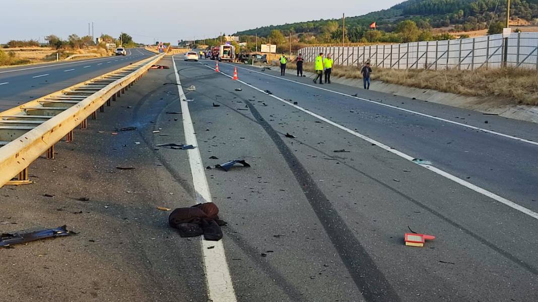 Katliam gibi kaza! Hız kadranı 240'ta takılı kaldı: Ölü ve yaralılar var 3