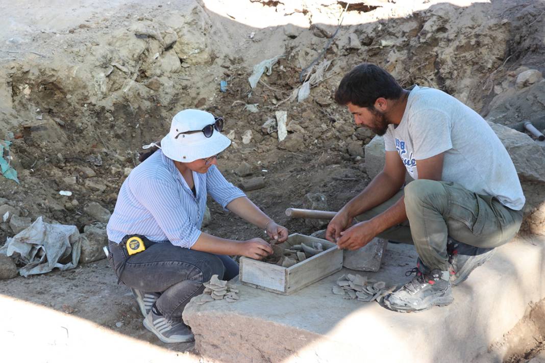 Kütahya'da 2 bin yıllık makyaj malzemeleri bulundu 5