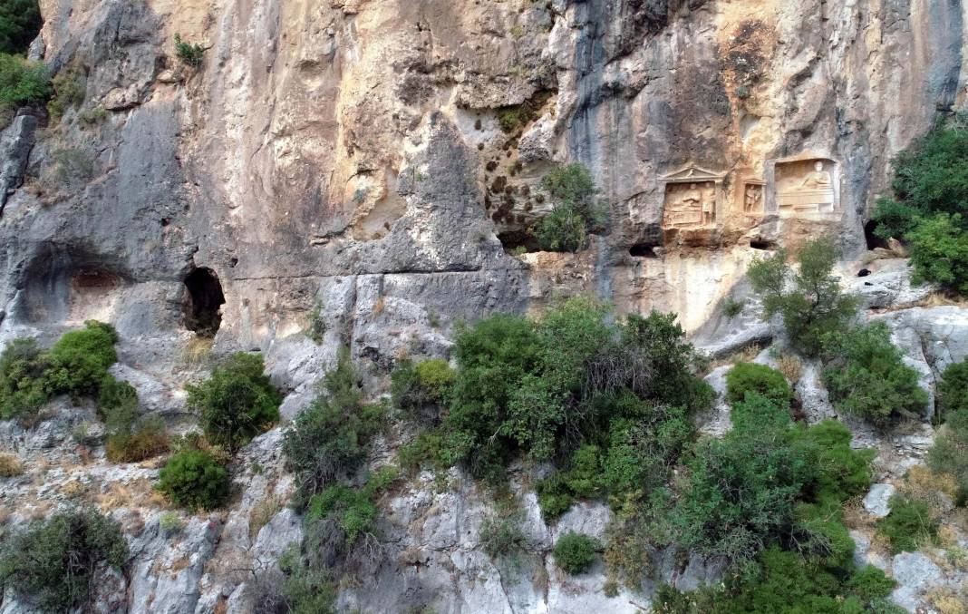 Definecilerin talanına uğrayan saklı hazine: Adamkayalar yok olma tehlikesiyle karşı karşıya 7