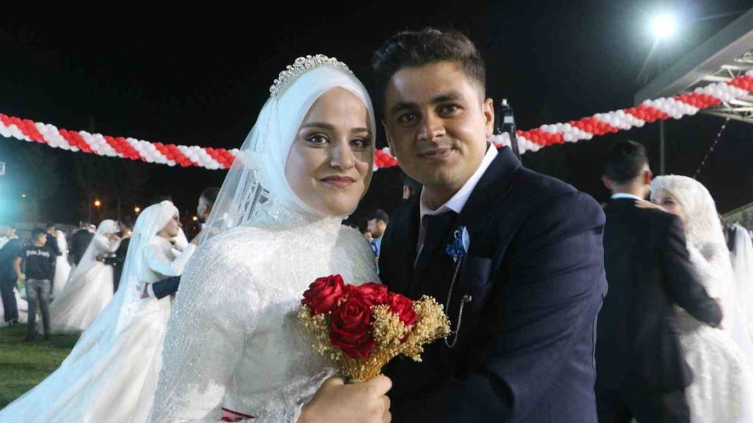 Depremzedelere toplu düğün töreni: 100 çift birden dünyaevine girdi 6