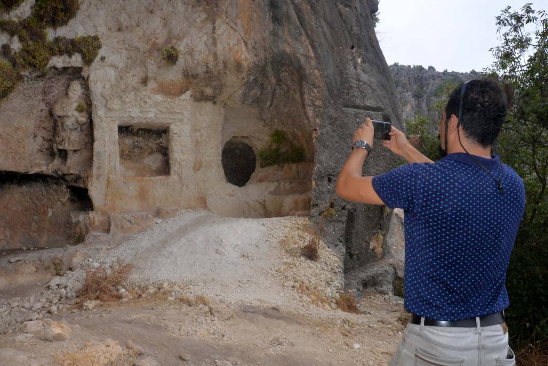 Definecilerin talanına uğrayan saklı hazine: Adamkayalar yok olma tehlikesiyle karşı karşıya 9