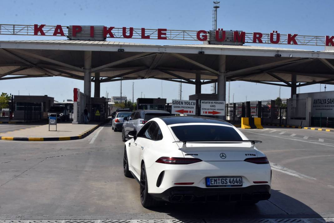 Gurbetçiler uçak biletlerini pahalı bulunca... Karadan ulaşımda rekor 1