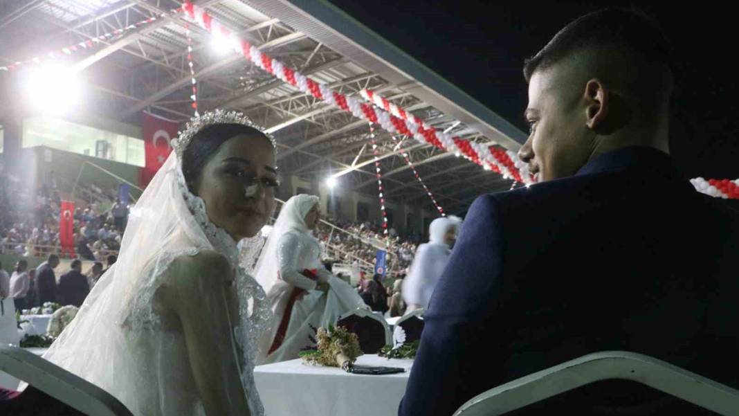 Depremzedelere toplu düğün töreni: 100 çift birden dünyaevine girdi 8