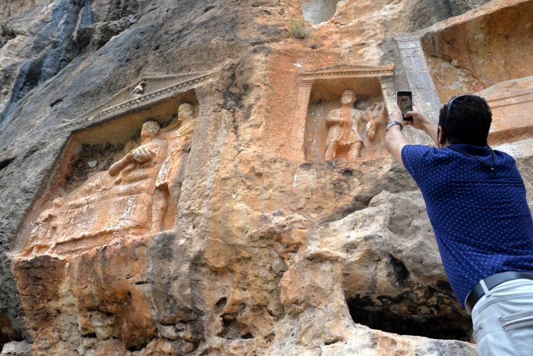 Definecilerin talanına uğrayan saklı hazine: Adamkayalar yok olma tehlikesiyle karşı karşıya 8