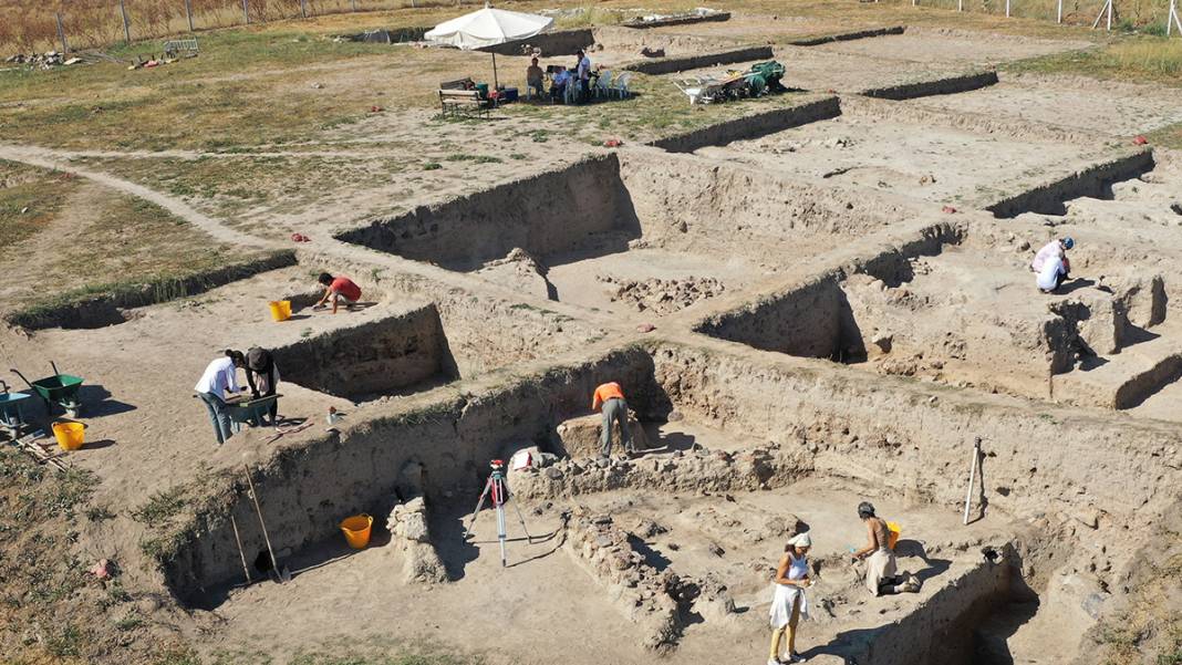 Türkiye'de ilk ve tek! Arkeoloji dünyasını heyecanlandıran 3 bin 700 yıllık keşif 10