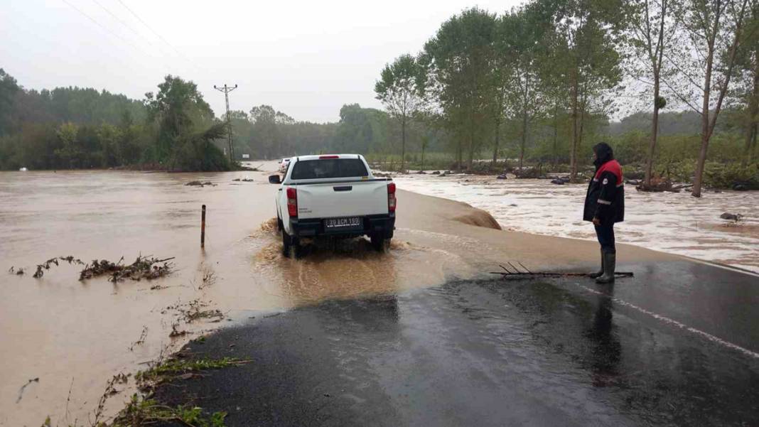 Kırklareli'de sel faciası: İki kişinin cansız bedenine ulaşıldı 31