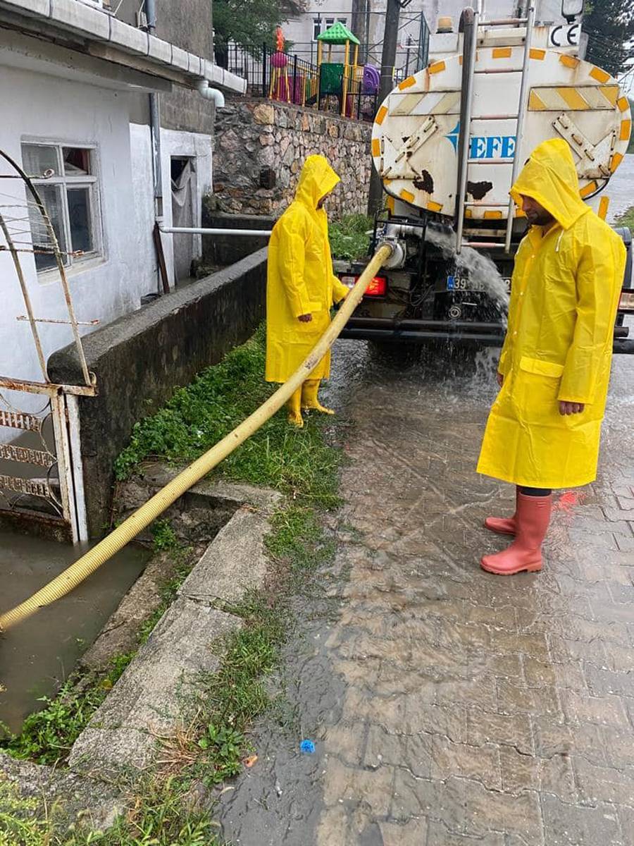 Kırklareli'de sel faciası: İki kişinin cansız bedenine ulaşıldı 10