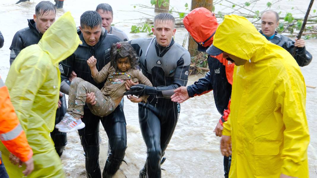 Kırklareli'de sel faciası: İki kişinin cansız bedenine ulaşıldı 34